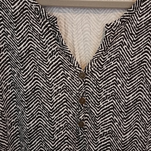 41 Hawthorn stitch fix blouse medium tab sleeve - Picture 4 of 6
